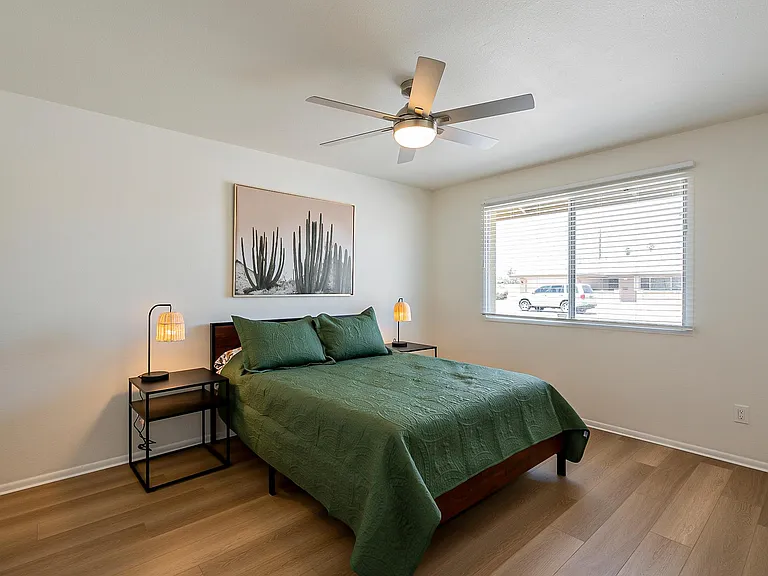 1107 E Geneva Dr — Photo 3