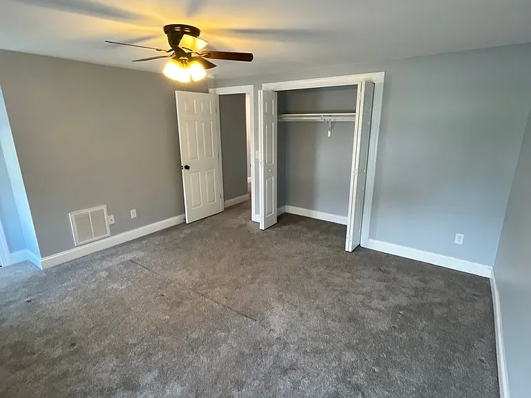 112 E Main St — Photo 18
