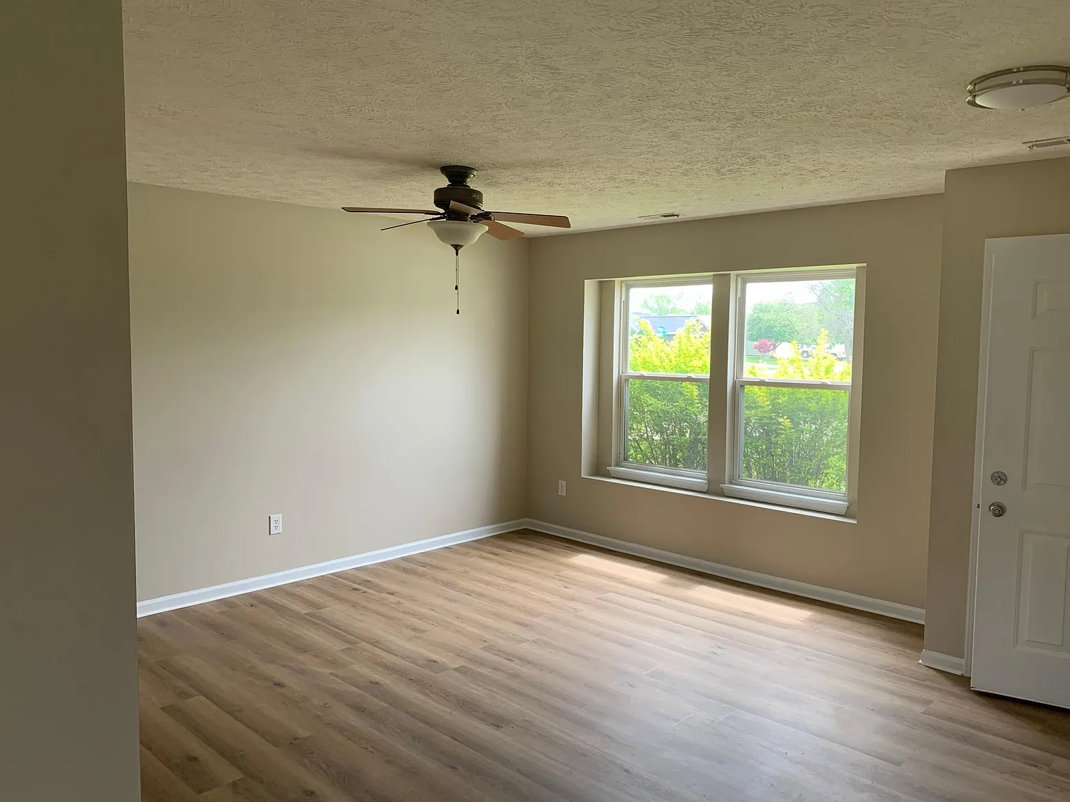 3 bed, 2.5 bath, 1525 sqft, $1,850 — Photo 2
