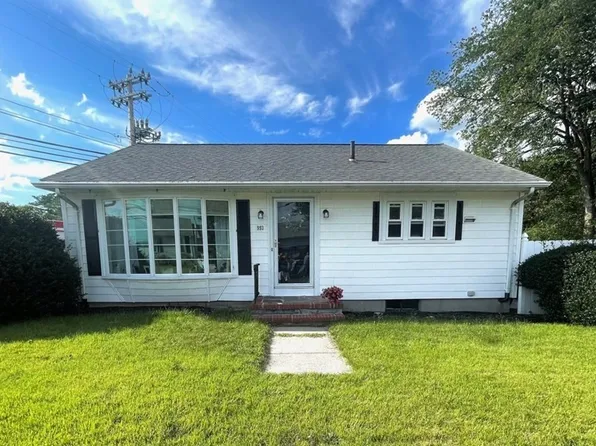 993 Lucy St, New Bedford, MA 02745