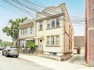 5620 68th St, Maspeth, NY 11378