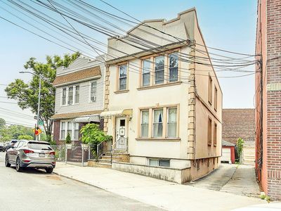 5620 68th St, Flushing, NY, 11378