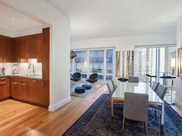 33 W 56th St APT 8E, New York, NY 10019