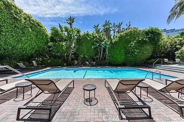 1 bed, 754 sqft, $3,200 — Photo 4