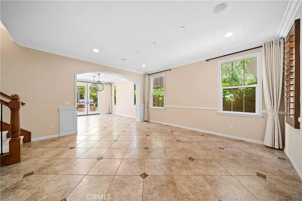 5 bed, 5.5 bath, 3874 sqft, $8,000 — Photo 4