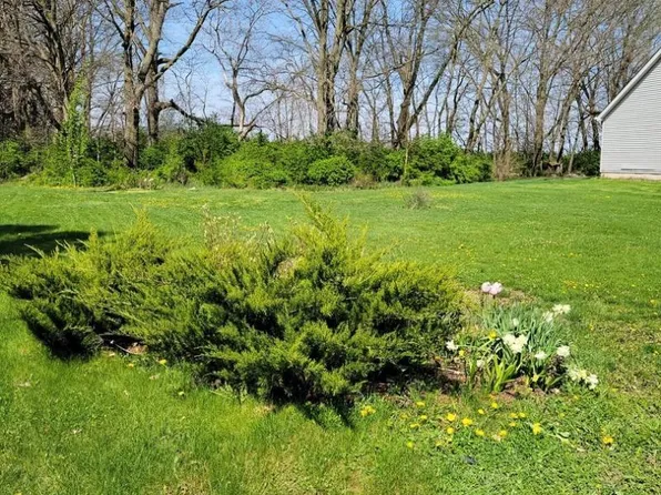 545 W Barberry Cir, Yorkville, IL 60560