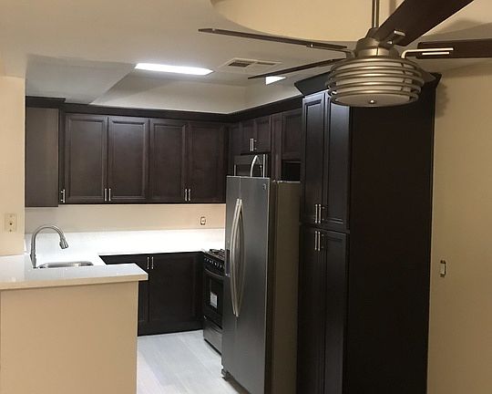 3rd image of 535 Magnolia Ave Unit 403