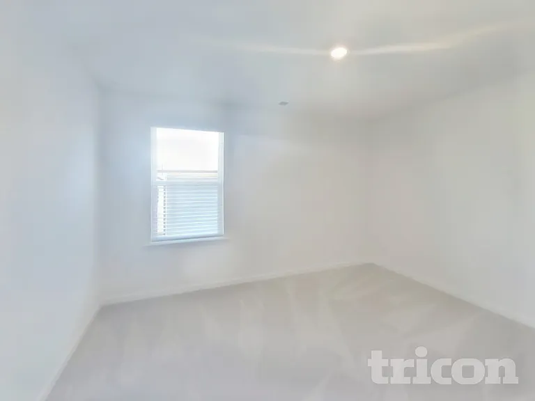 1940 Logan Ln — Photo 17