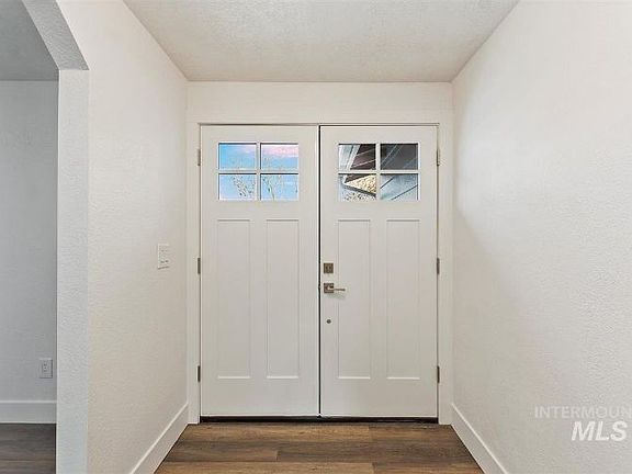 3rd image of 5261 S Chinook Ave