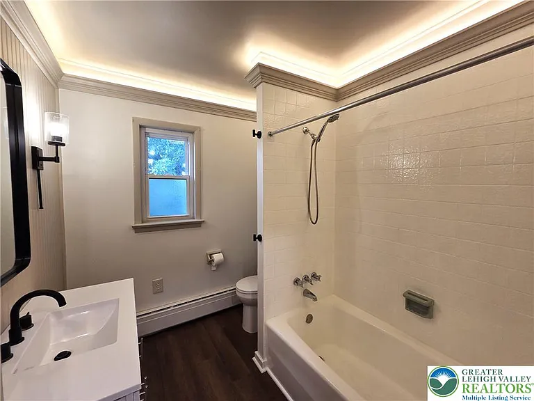 735 W Broad St — Photo 5