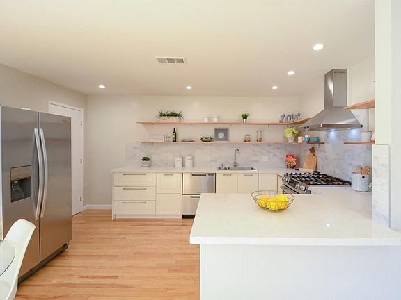 2nd image of 988 Gretchen Ln