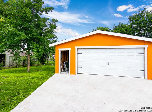 3rd image of 122 Dobbs Dr