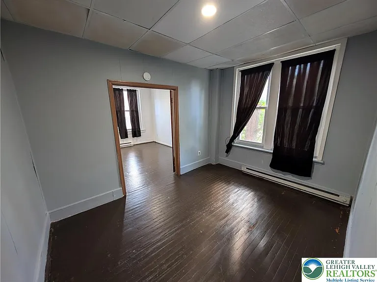 729 E 4th St #2 — Photo 6