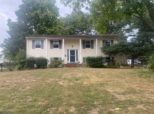 54 Surrey Rd, Clark, NJ 07066