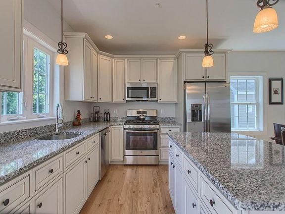 4th image of 42 Denworth Bell Cir #42