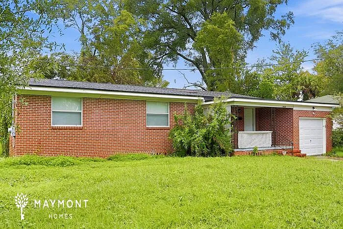 3 bed, 1.5 bath, 1056 sqft, $1,345 — Photo 3