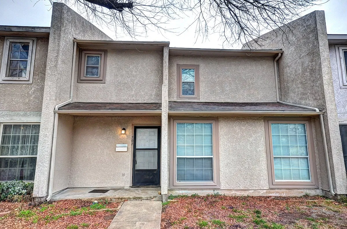 2 bed, 1.0 bath, 1550 sqft, $1,700 — Photo 1
