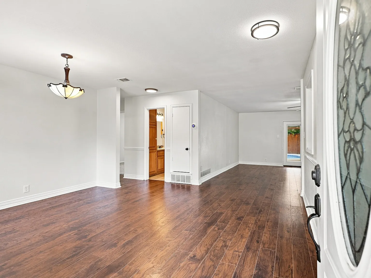 3 bed, 1792 sqft, $2,600 — Photo 2