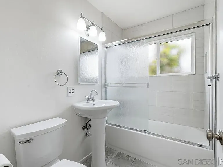 6593 Delfern St — Photo 15