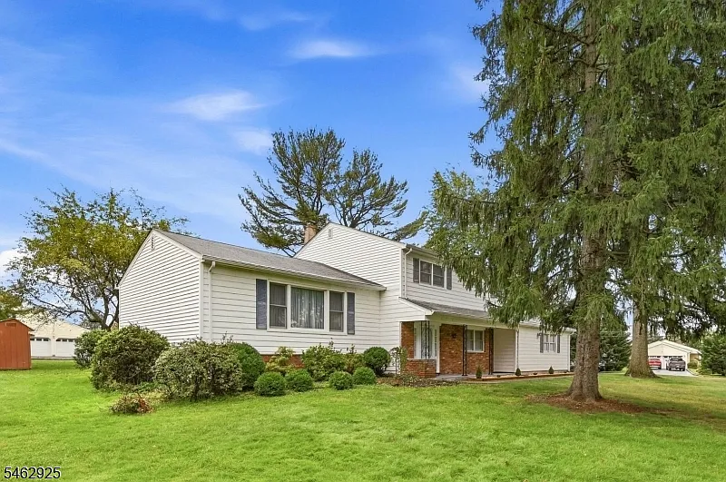 4 bed, $5,200 — Photo 3