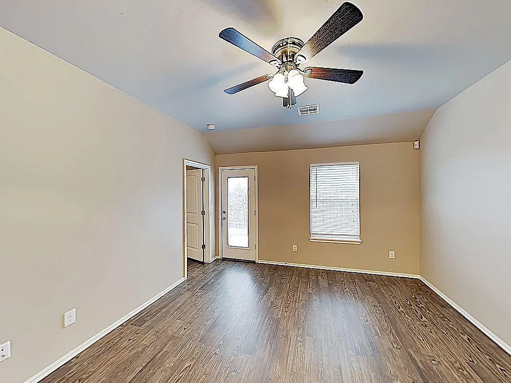 3 bed, 1558 sqft, $1,599 — Photo 4