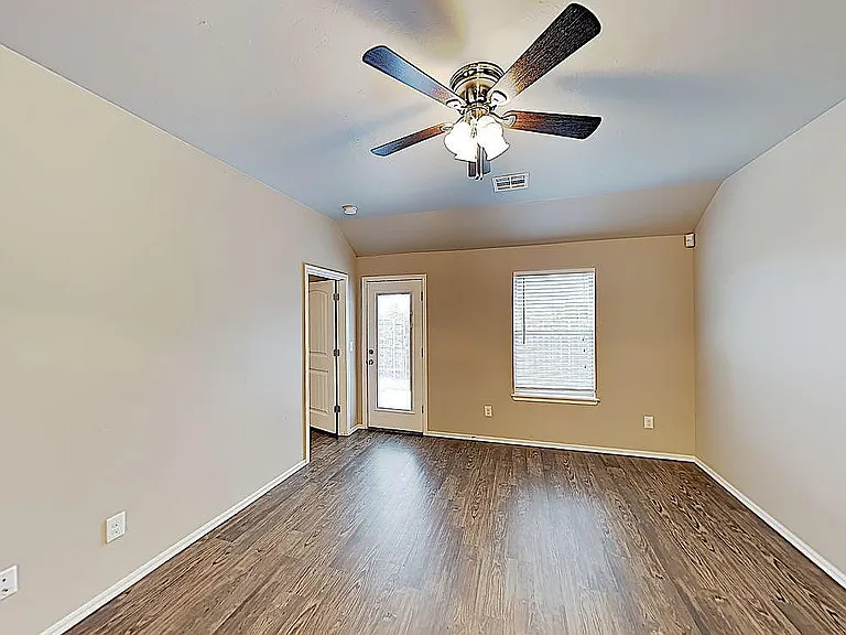 11202 NW 114th St — Photo 4