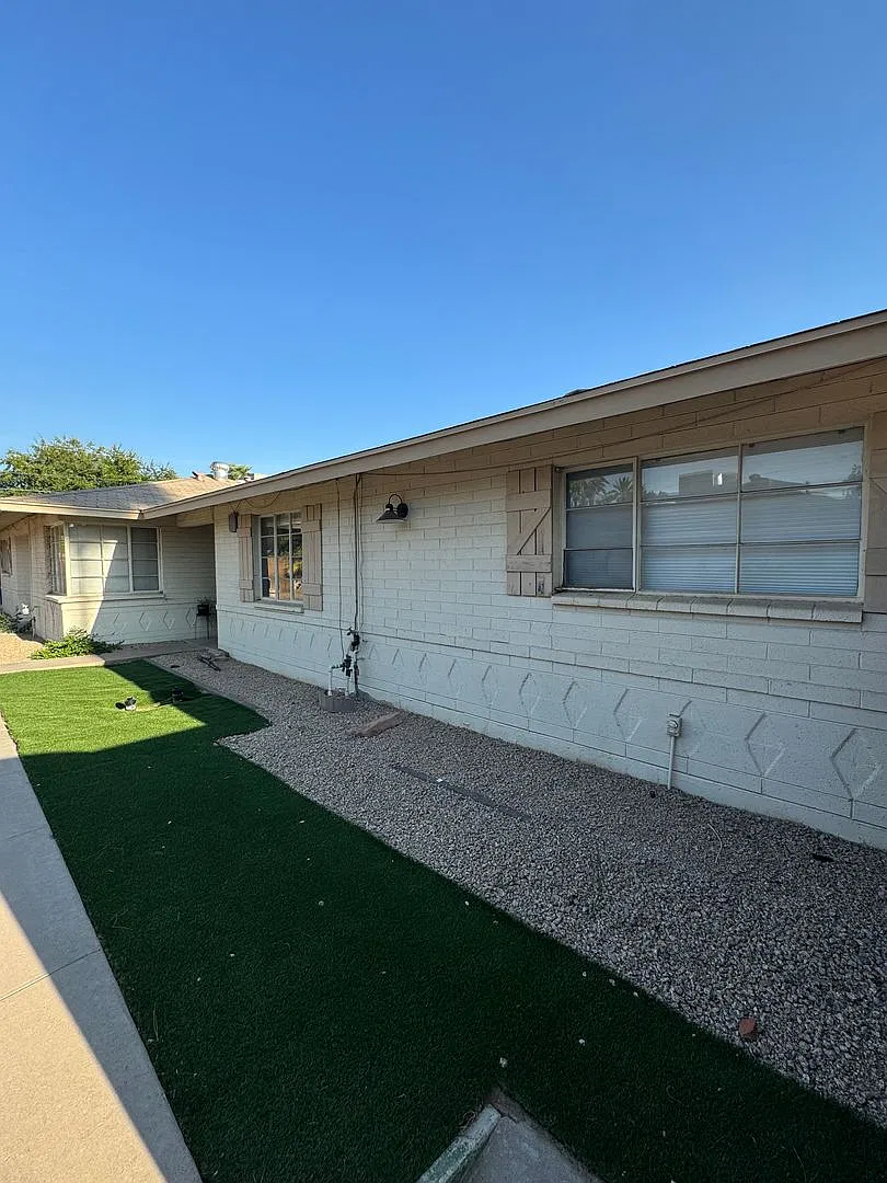 1 Bedroom Unit In Prime Phoenix Location — Photo 2
