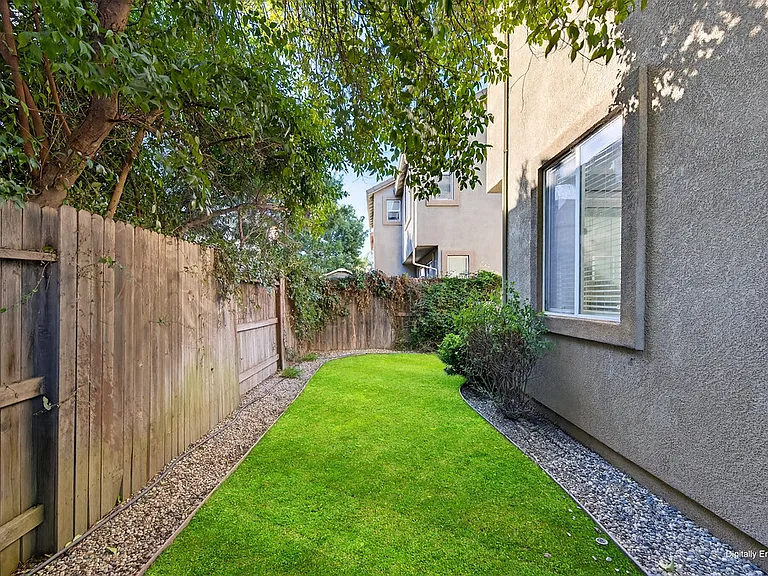 390 Caravaggio Cir — Photo 84