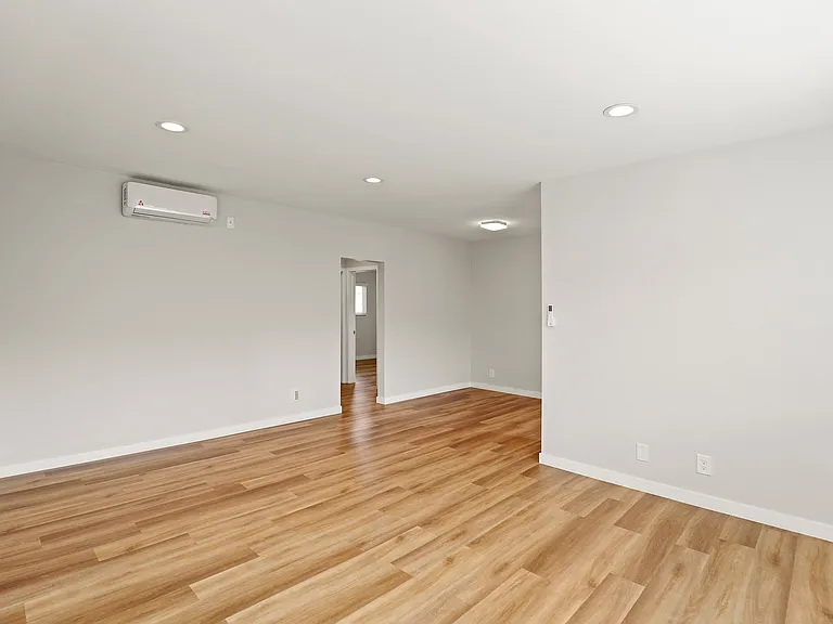 1352 W 36th St #B — Photo 7