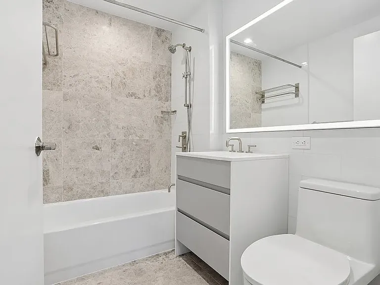 75 W End Ave #R21C — Photo 16