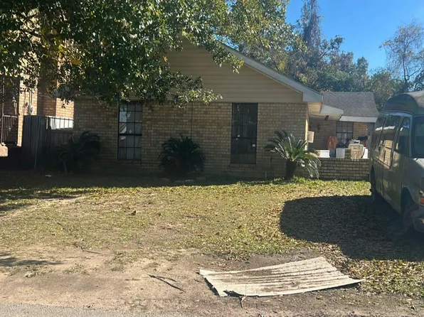 2121 Allo Mumphrey Dr, Violet, LA 70092