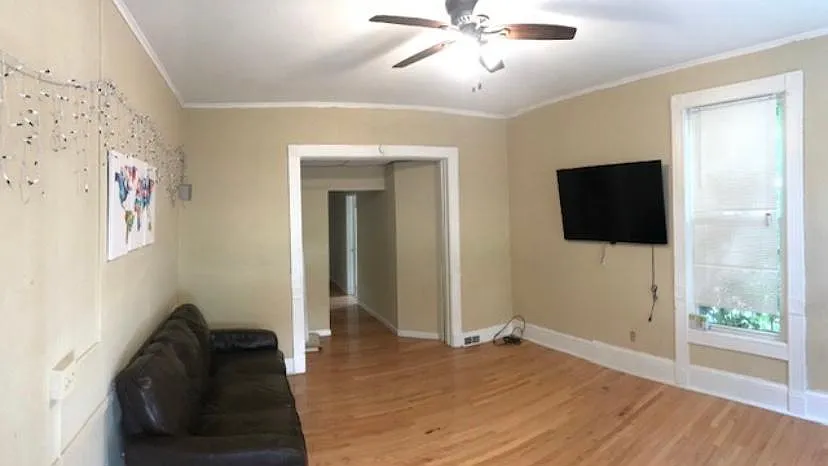10 bed, 3740 sqft, $5,000 — Photo 2