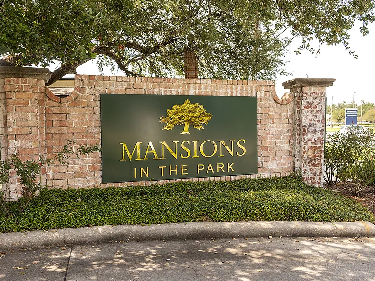 Mansions in the Park — Photo 26
