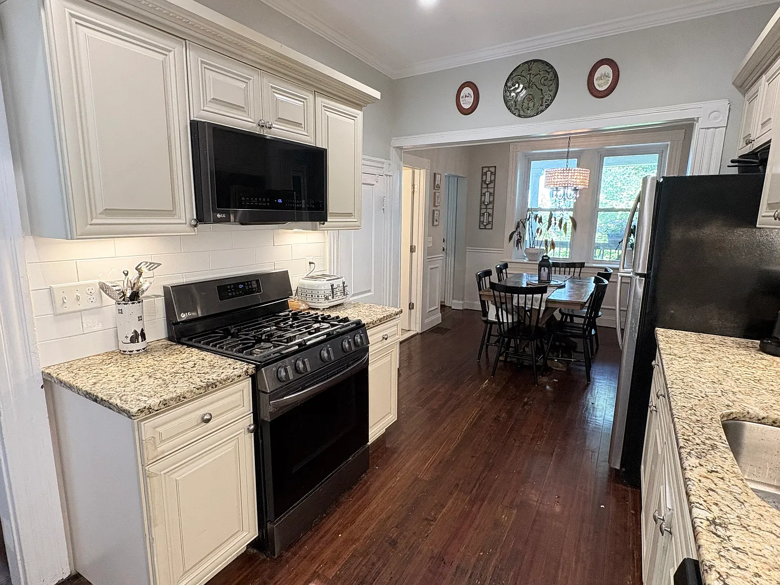 3 bed, 1320 sqft, $2,950 — Photo 4