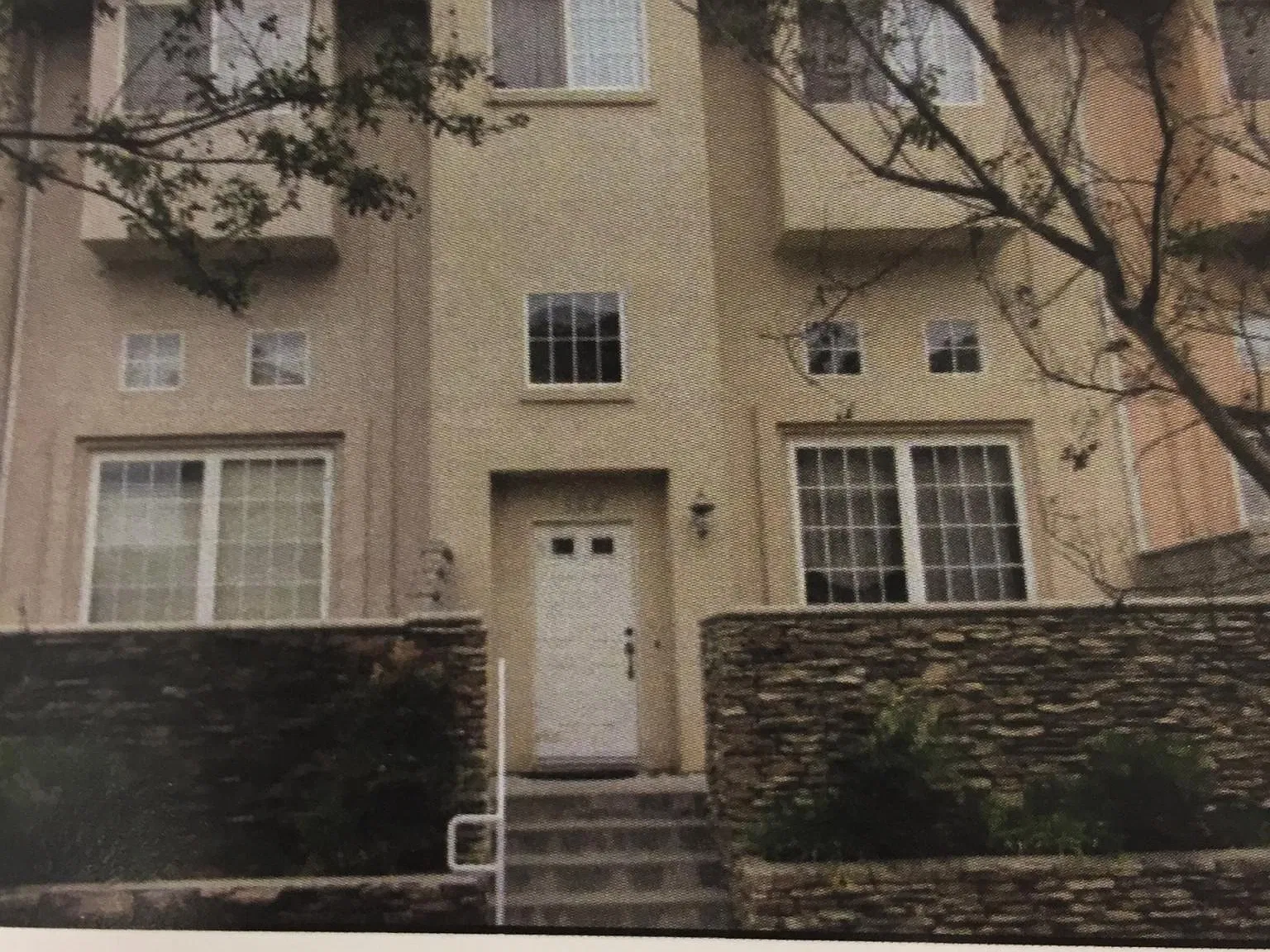 3 bed, 2.5 bath, 1876 sqft, $3,695 — Photo 2