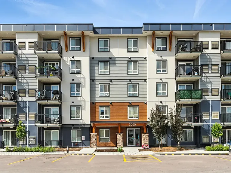 680 Belmont St SW — Photo 3