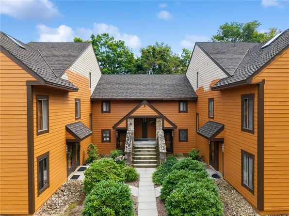5006 Swiss Mountain Dr, Champion, PA 15622