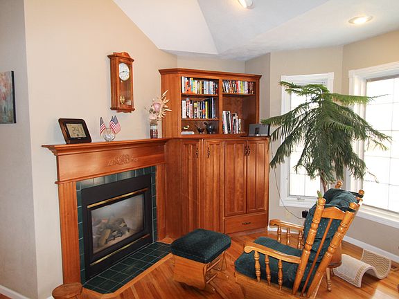 Two sided gas fireplace