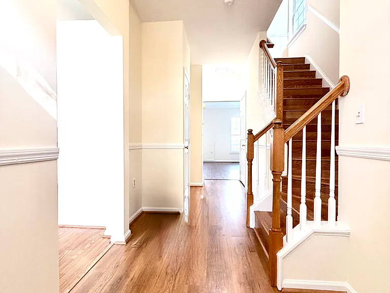 2543 Selkirk Ct — Photo 2
