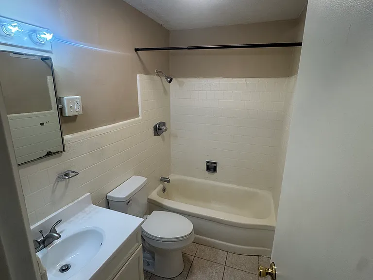 101 W Canedy St #25 — Photo 8