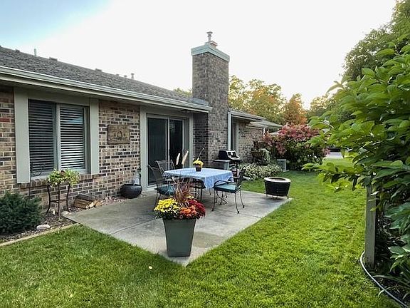 5th image of 1930 Kingsview Ln N