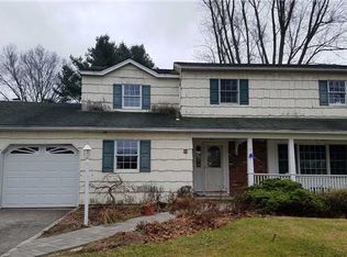 9 Chanticleer Ct, Huntington, NY 11743