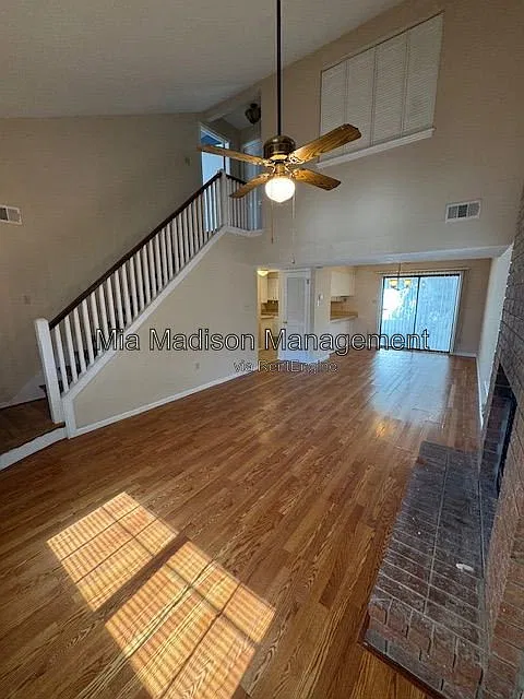 2 bed, 1.5 bath, 1292 sqft, $1,500 — Photo 4