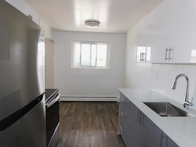 295 Home St — Photo 1