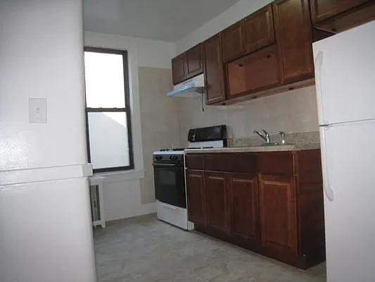 Rented by Alexiou Realty | media 1