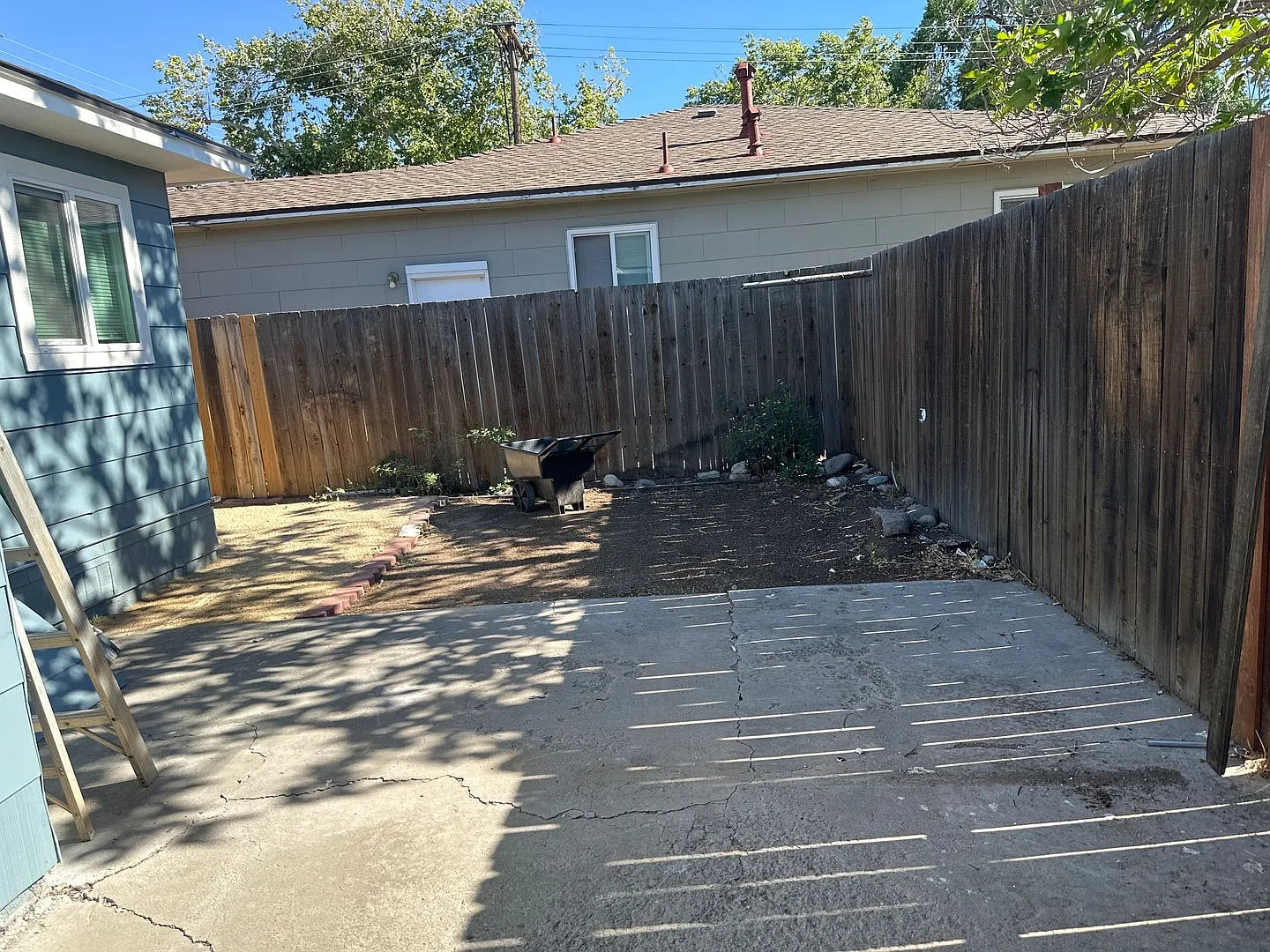 798 Moran St photo 1