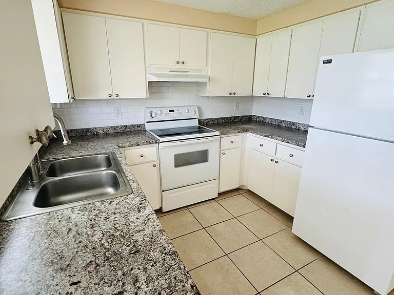 3022 Pinetree St — Photo 4