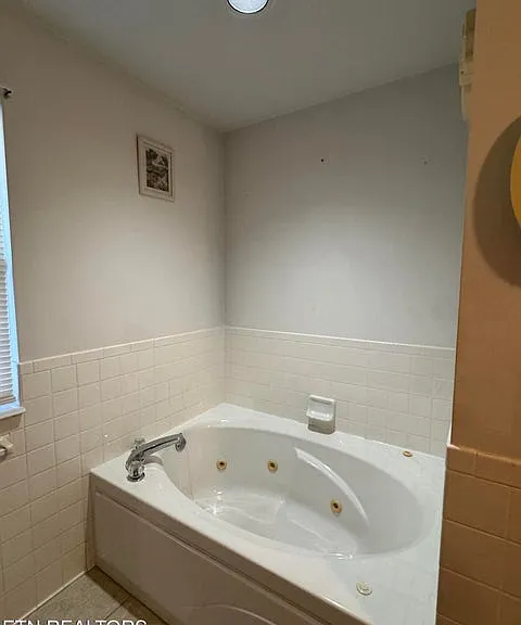 715 Gloucester Ave — Photo 11