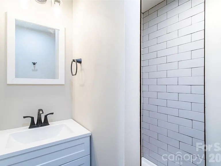 401 Weaver Creek Rd — Photo 17