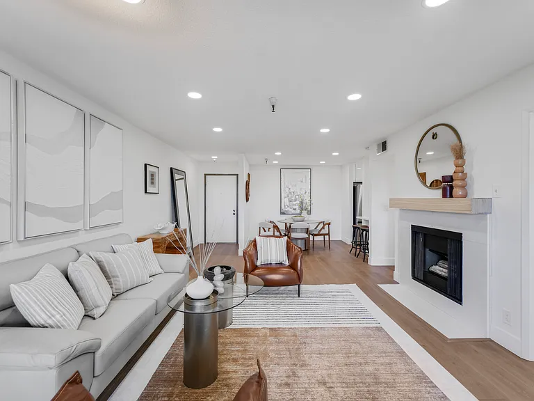 2111 Latham St #307 — Photo 38